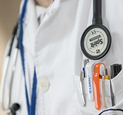 Qual a responsabilidade perante a lei de um profissional de Segurança, Medicina e Higiene do Trabalho que comparece na empresa só para assinar documentos? E quando ele toma o mesmo procedimento por várias empresas?